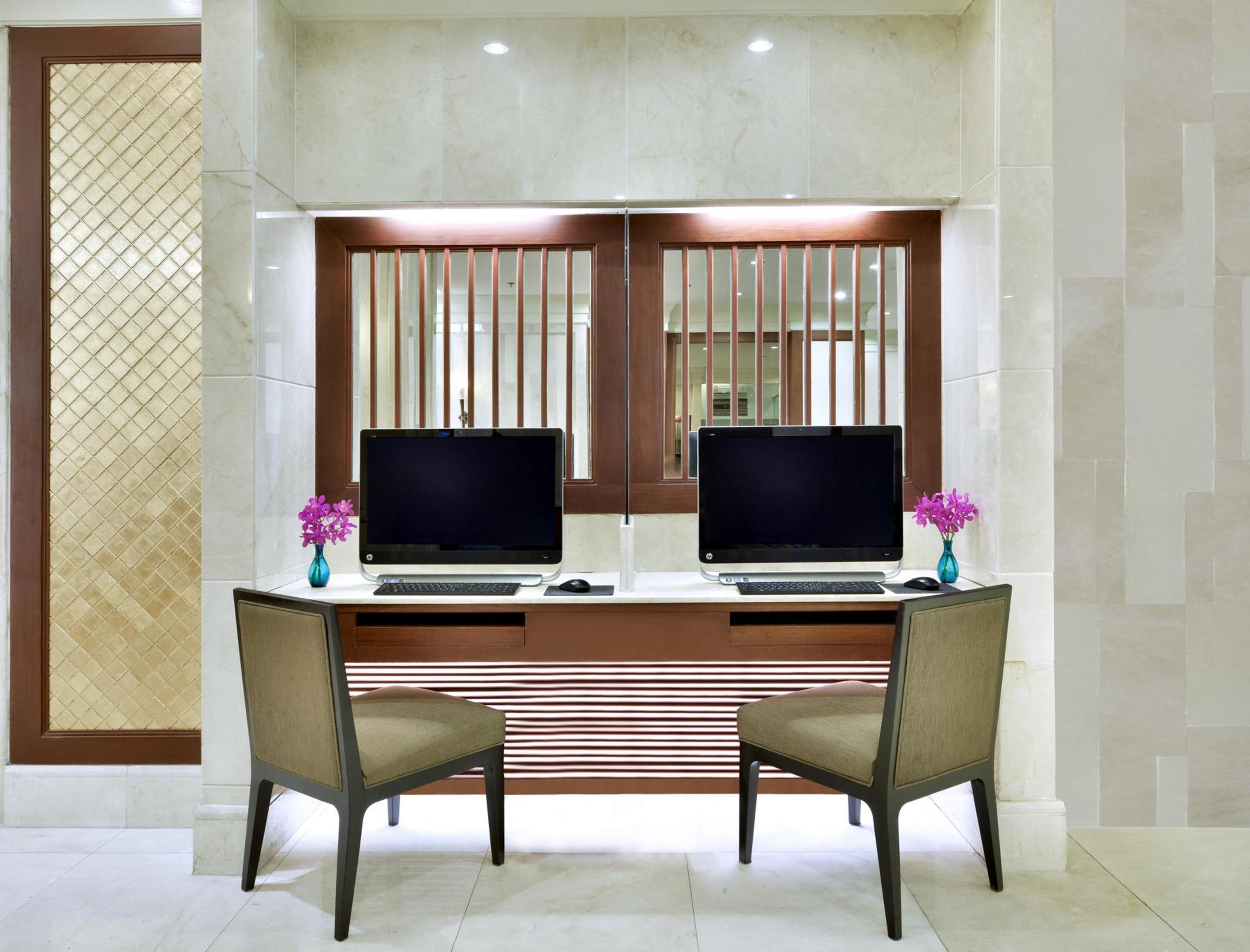 Centre Point Plus Hotel Pratunam Банкок Екстериор снимка