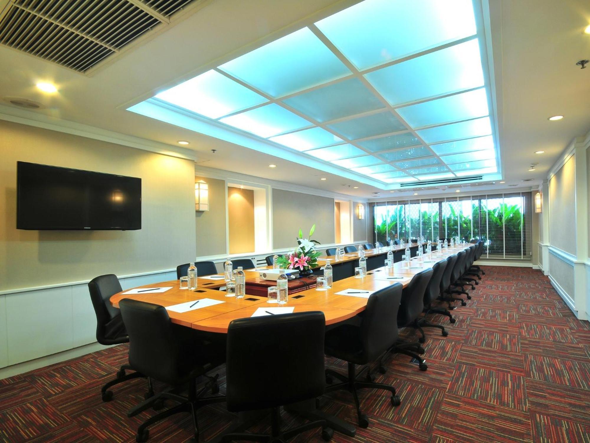 Centre Point Plus Hotel Pratunam Банкок Екстериор снимка